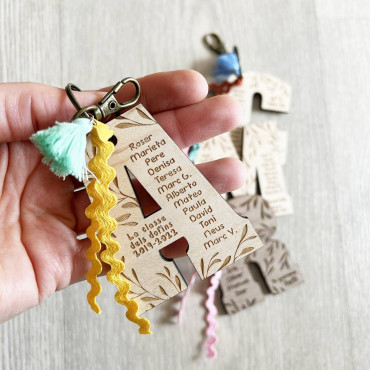 Wooden keychain INICIAL Student names