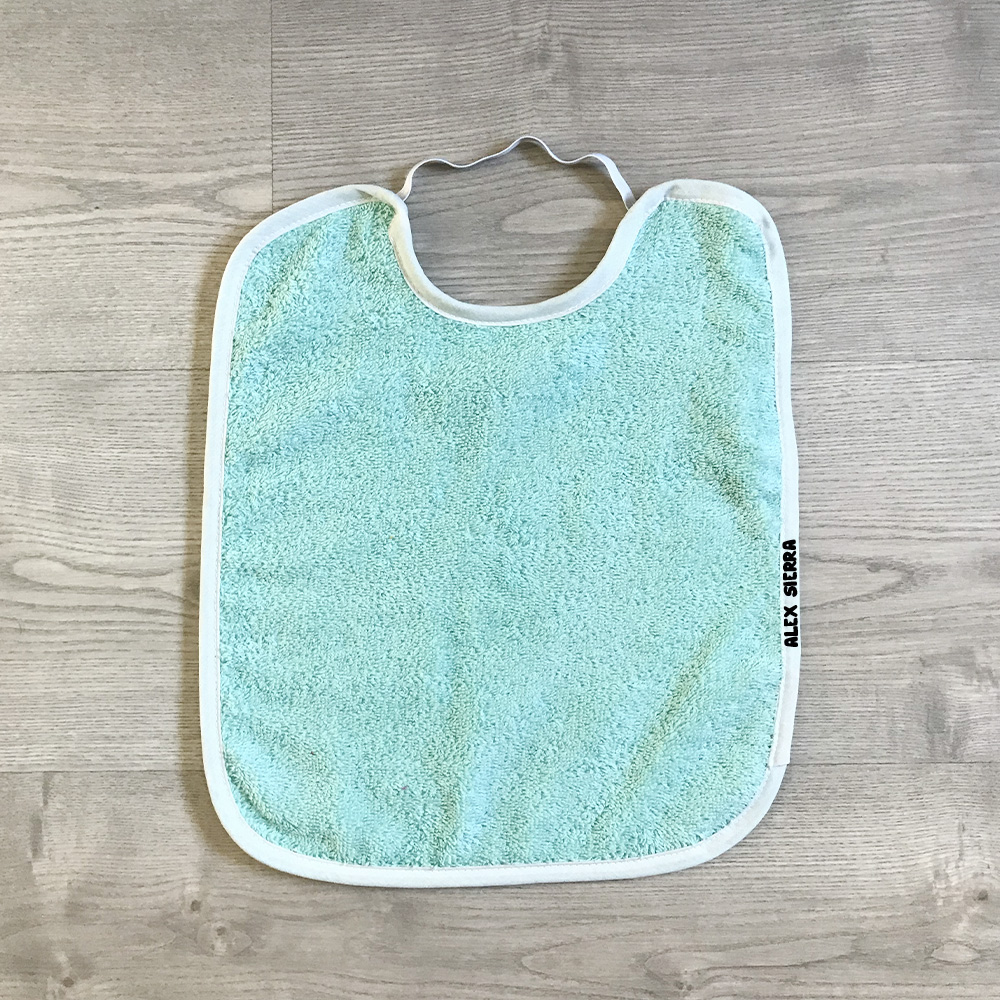 Bib for kids with the name MINT